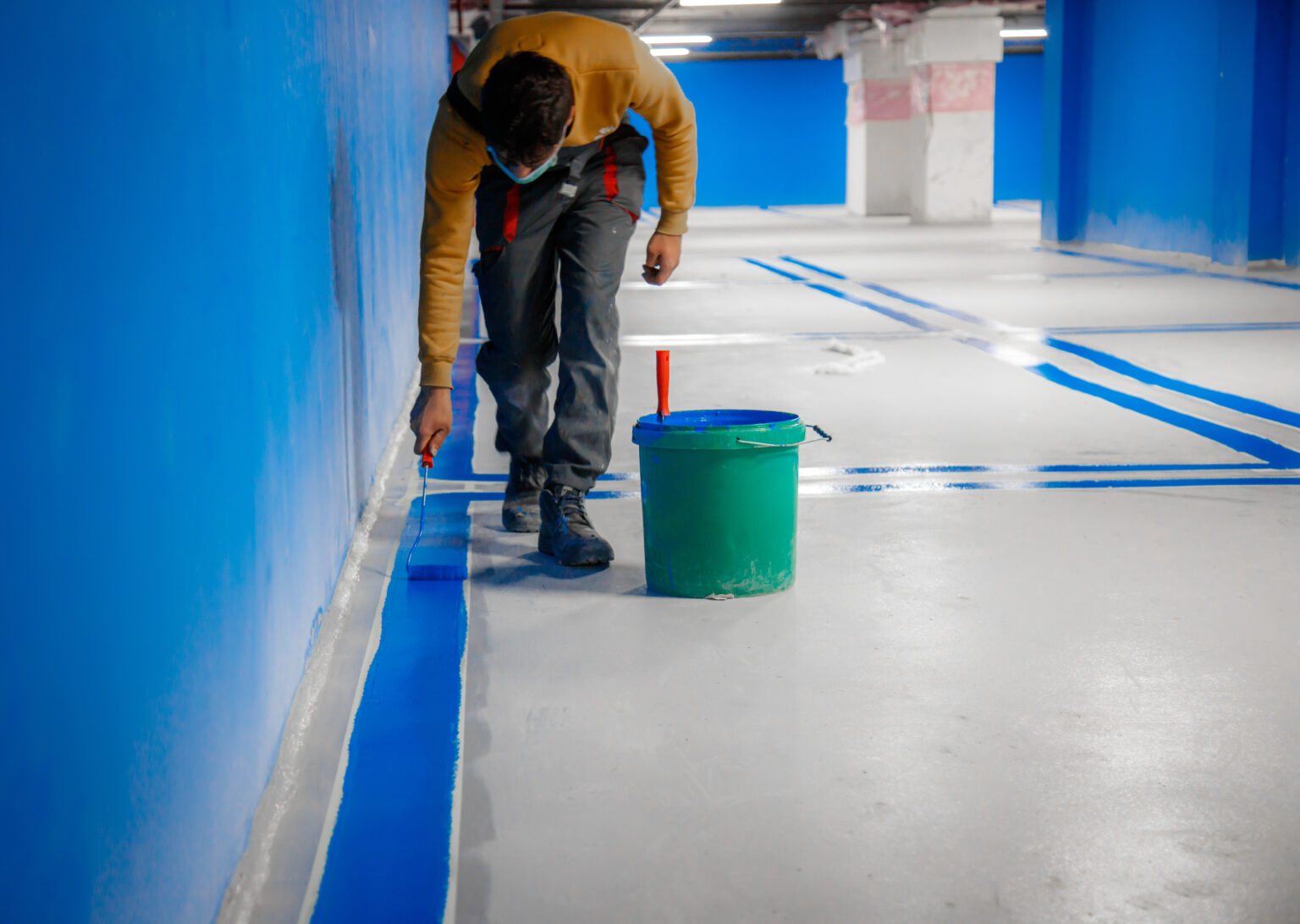 Renowacja garaży i parkingów farbą epoksydową – trwałość i odporność