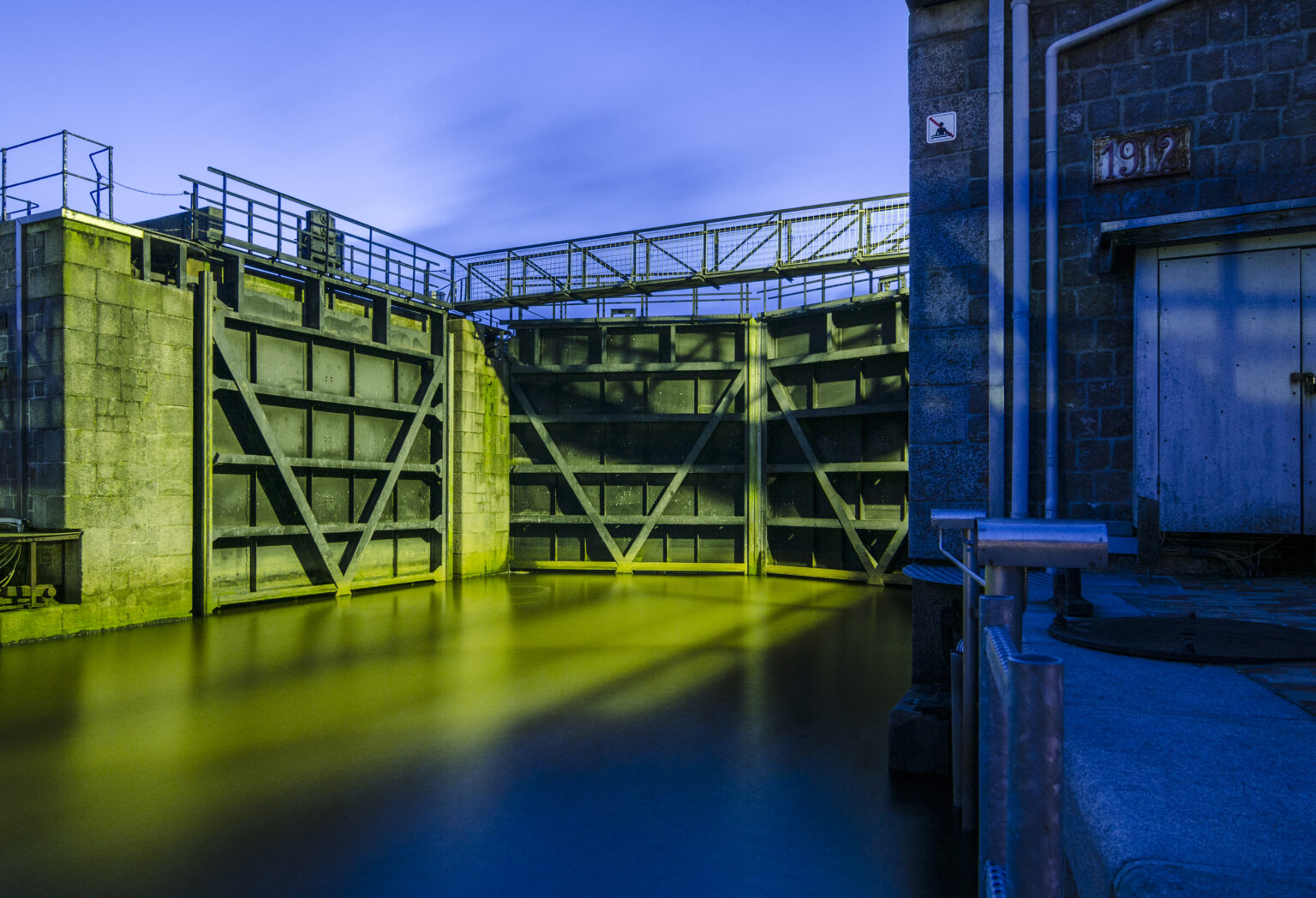 Farba epoksydowa do zbiorników wodnych i magazynów