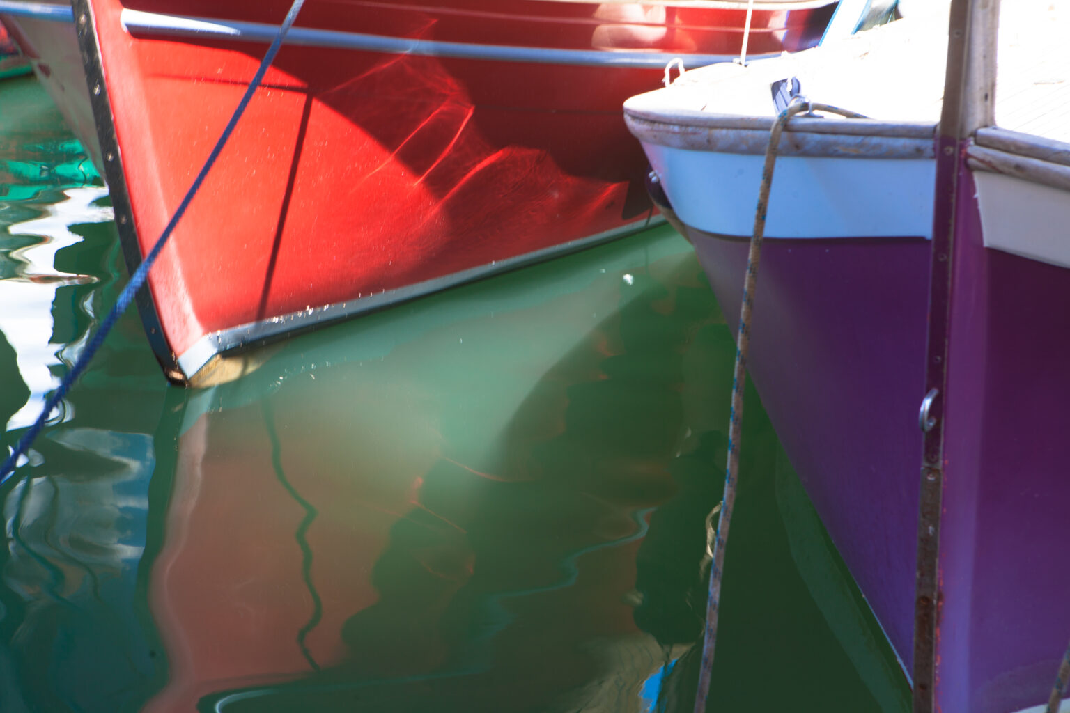 Farba epoksydowa na powierzchniach morskich – odporność na zasolenie